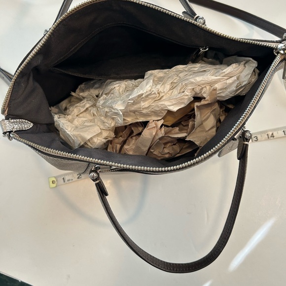 COACH PEBBLED LEATHER CLASSIC SHOULDER HANDBAG SILVER / CHAMPAGNE TONE - Picture 9 of 16